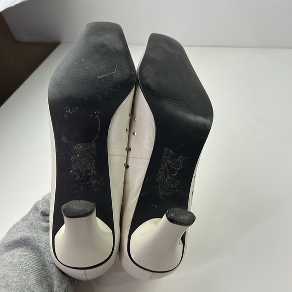 Vintage Bravo Brown's White Leather Heels - Picture 7 of 9